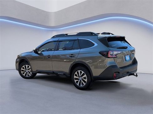 Used 2022 Subaru Outback Premium image 9