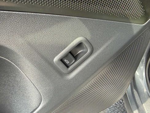 Certified 2026 Volkswagen Tiguan SE w/ Panoramic Sunroof Package AWD/4WD image 13