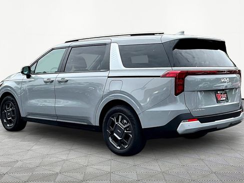 Certified 2025 Kia Carnival EX FWD image 4