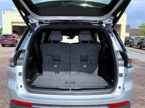 New 2026 Jeep Grand Cherokee L Limited w/ Limited Altitude Package AWD/4WD image 9