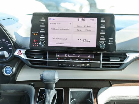 Certified 2024 Toyota Sienna LE image 3