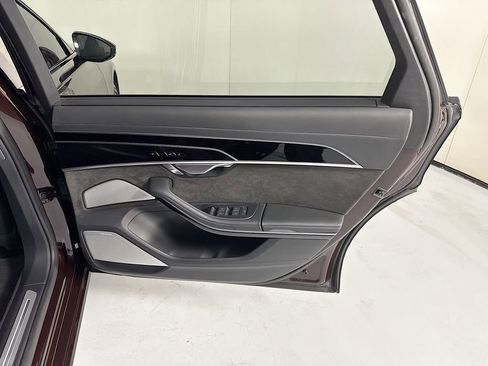 Used 2020 Audi S8 L image 28