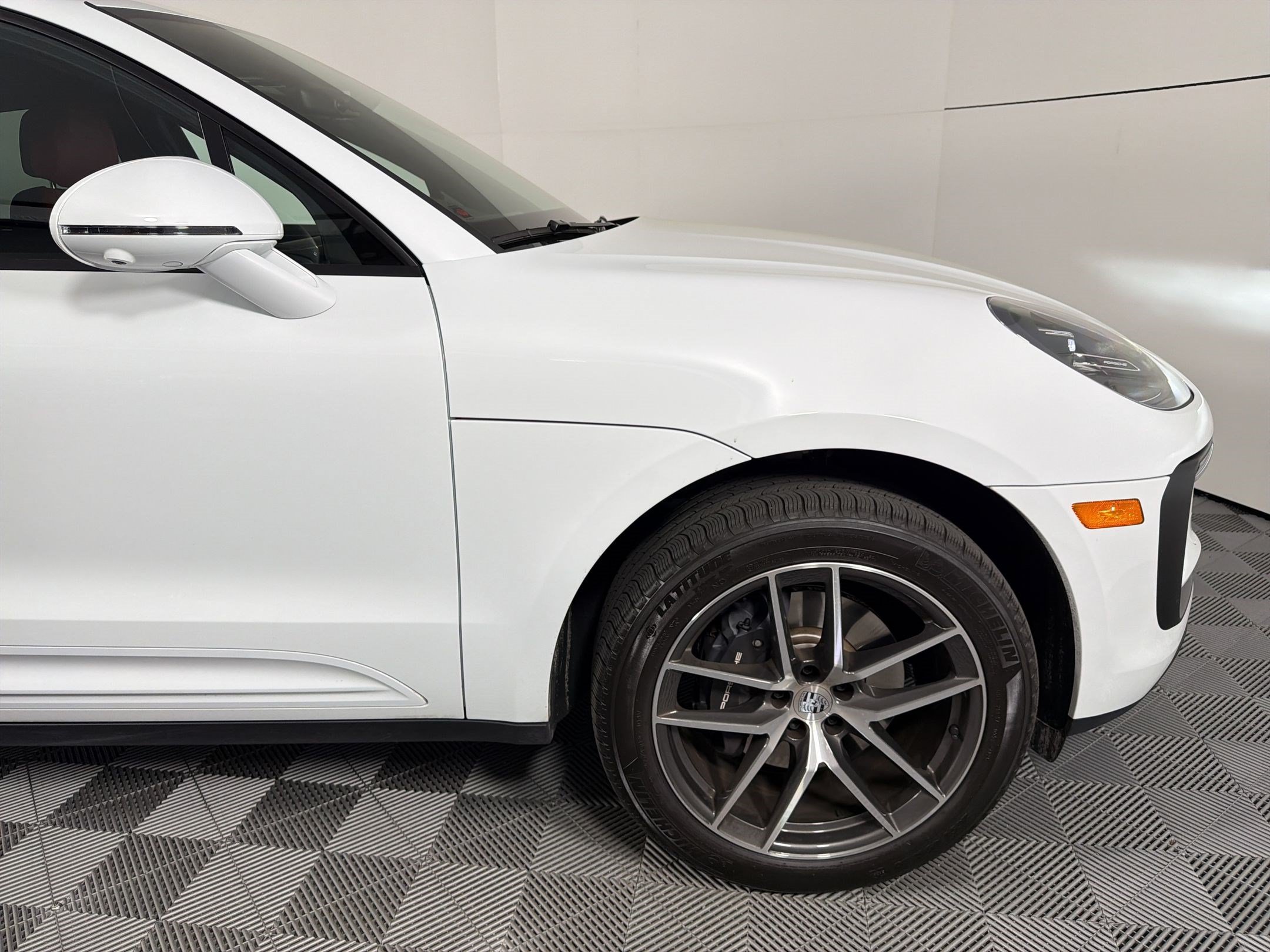 Used 2026 Porsche Macan AWD/4WD image 12
