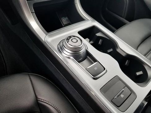 Used 2021 Ford Edge SEL w/ Convenience Package image 18