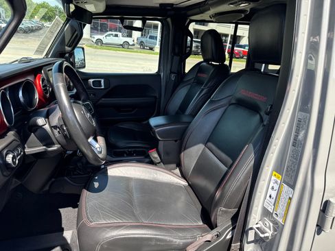 Used 2018 Jeep Wrangler Unlimited Rubicon w/ Dual Top Group AWD/4WD image 9