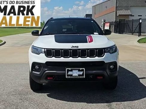 Used 2025 Jeep Compass Trailhawk AWD/4WD image 3