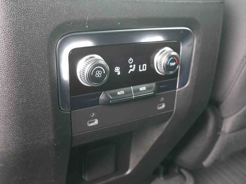 Used 2023 GMC Yukon XL SLE w/ Gmc Pro Safety Plus Package AWD/4WD image 16