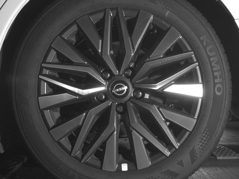 Used 2025 Nissan Altima 2.5 SV image 13