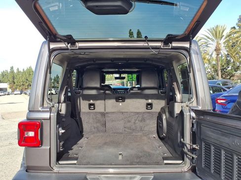 Used 2021 Jeep Wrangler Unlimited Sahara image 24