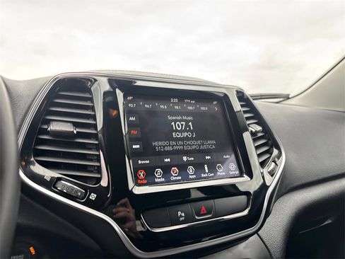 Used 2020 Jeep Cherokee Limited image 19