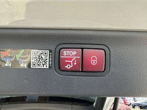 Used 2023 Mercedes-Benz EQS 580 4MATIC SUV image 14