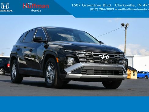 Used 2025 Hyundai Tucson SE FWD image 1