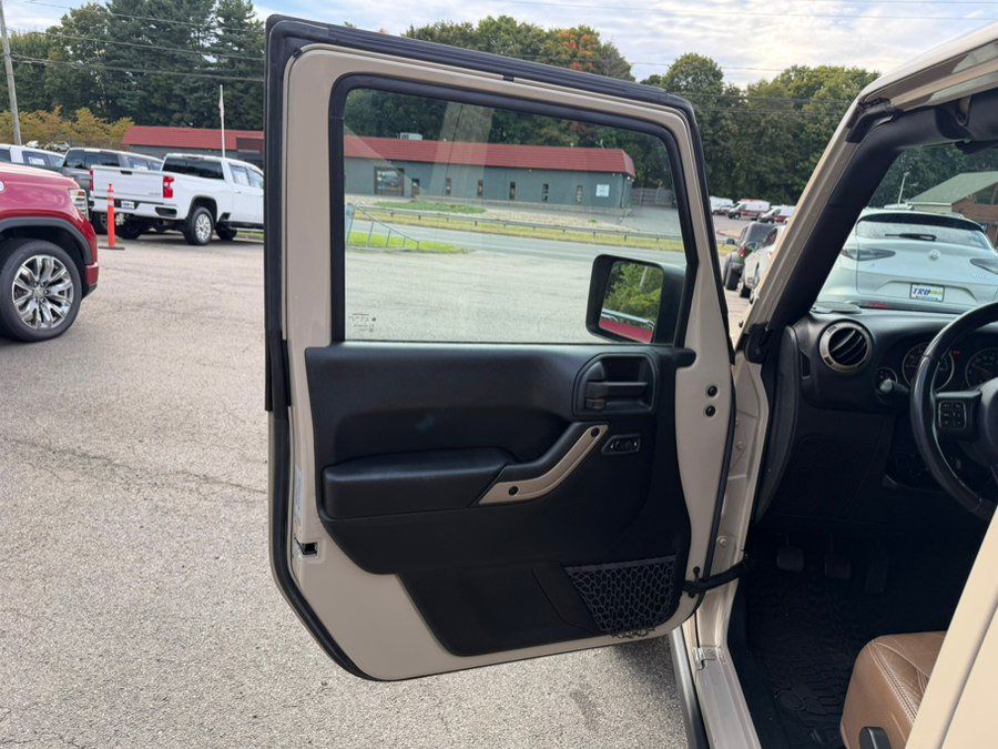 Used 2016 Jeep Wrangler Unlimited Sahara AWD/4WD image 15