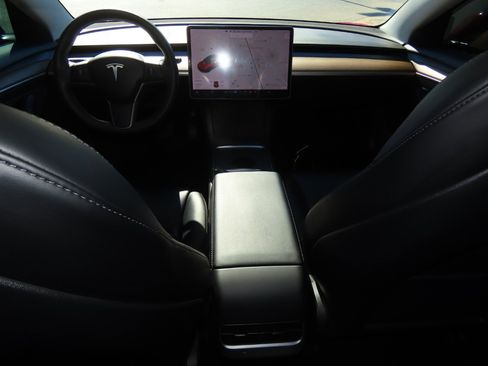 Used 2021 Tesla Model 3 Standard Range Plus image 26