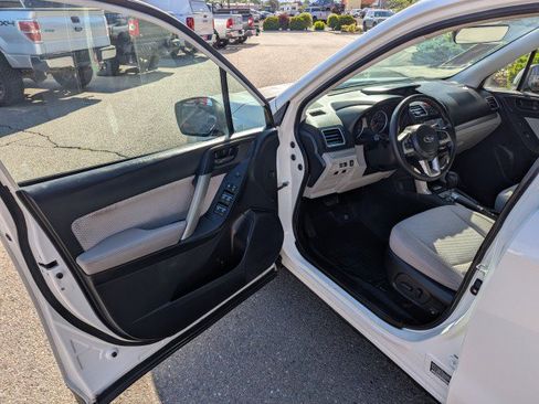 Used 2018 Subaru Forester 2.5i Premium w/ All-Weather Package AWD/4WD image 8