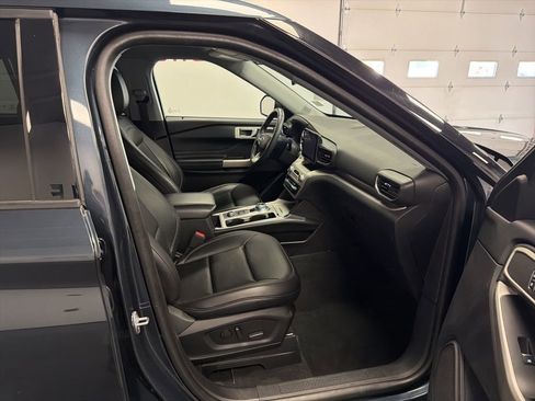 Used 2023 Ford Explorer XLT w/ Equipment Group 202A image 21