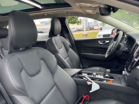 Certified 2025 Volvo XC60 B5 Core image 13