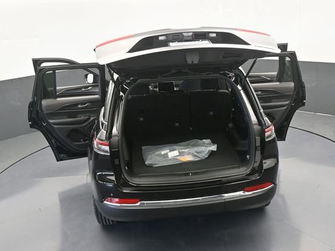 Used 2025 Jeep Grand Cherokee Laredo image 61