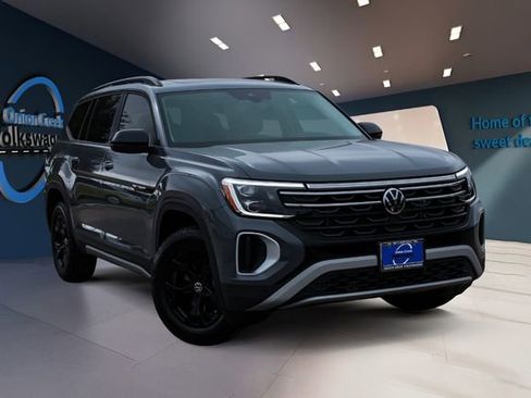 New 2026 Volkswagen Atlas Peak Edition image 3