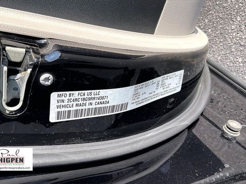 Used 2024 Chrysler Pacifica Touring-L image 34