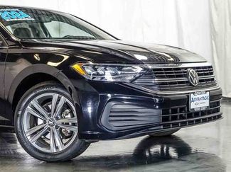 Used 2024 Volkswagen Jetta SE FWD video 3