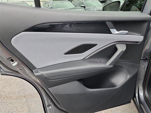 New 2025 Volkswagen Tiguan SE image 12