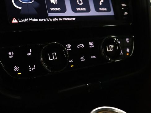 Used 2020 Bentley Bentayga Design Series image 16