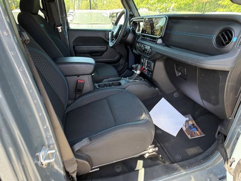 Used 2025 Jeep Wrangler Unlimited Rubicon 4xe w/ Safety Group AWD/4WD image 19