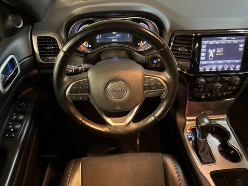 Used 2021 Jeep Grand Cherokee Laredo X image 13