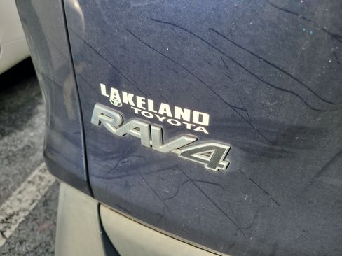 Used 2021 Toyota RAV4 XLE w/ Convenience Package FWD image 11
