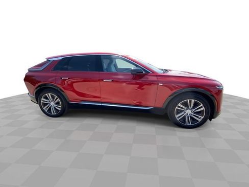 Used 2024 Cadillac Lyriq Luxury RWD image 3