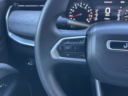 Used 2024 Jeep Compass Sport image 34