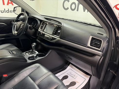 Used 2017 Toyota Highlander SE AWD/4WD image 11