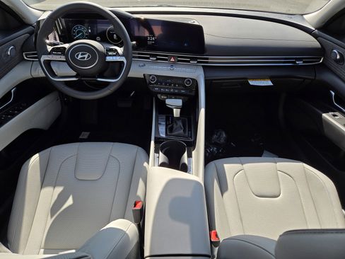 New 2025 Hyundai Elantra Limited image 13