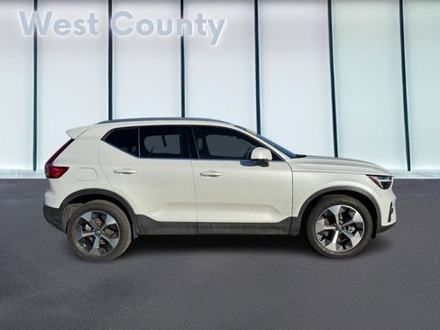 Certified 2023 Volvo XC40 B5 Plus w/ Protection Package Premier image 2