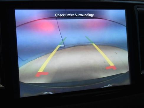 Used 2023 Chrysler Pacifica Touring-L FWD image 12