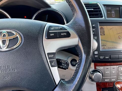 Used 2012 Toyota Highlander Limited w/ Tow Pkg FWD image 22