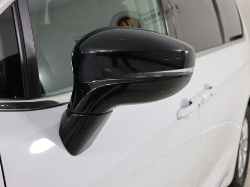 Used 2024 Chrysler Pacifica Touring-L FWD image 47