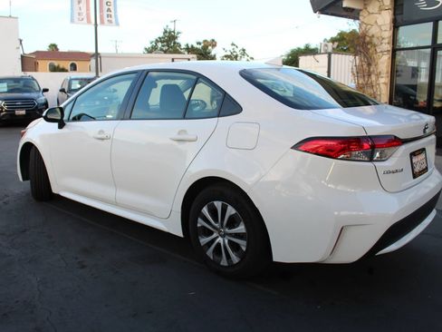 Used 2022 Toyota Corolla LE FWD image 3