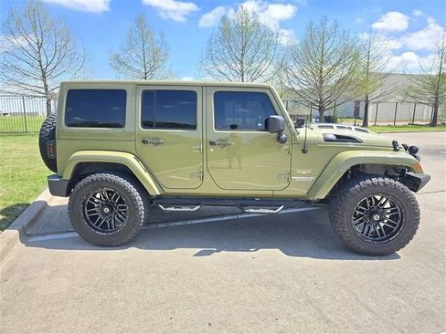 Used 2013 Jeep Wrangler Unlimited Sahara image 7