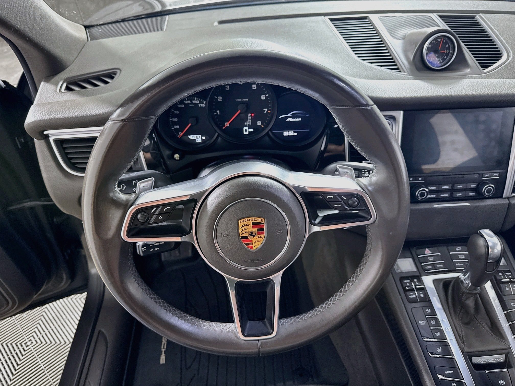 Used 2018 Porsche Macan AWD/4WD image 16