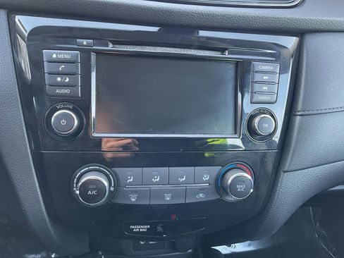 Used 2020 Nissan Rogue S image 21