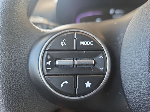 Certified 2025 Kia Soul LX w/ LX Technology Package FWD image 24