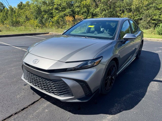 Used 2025 Toyota Camry SE FWD image 7
