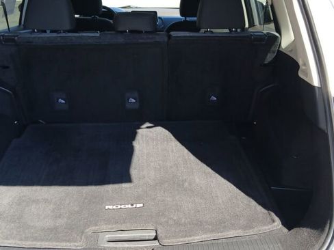 Used 2022 Nissan Rogue SV image 12