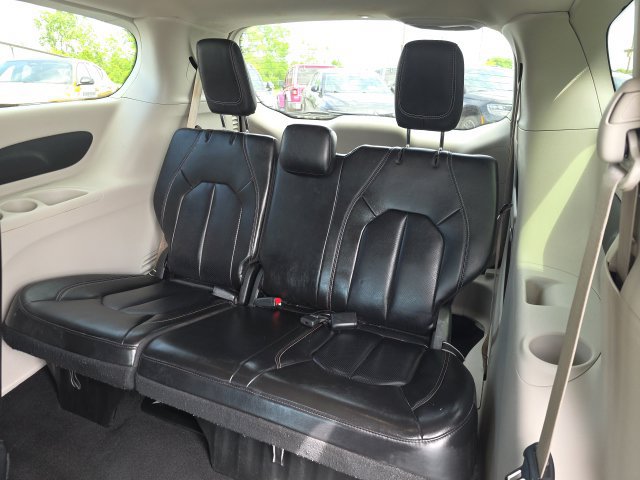Used 2023 Chrysler Pacifica Touring-L FWD image 31