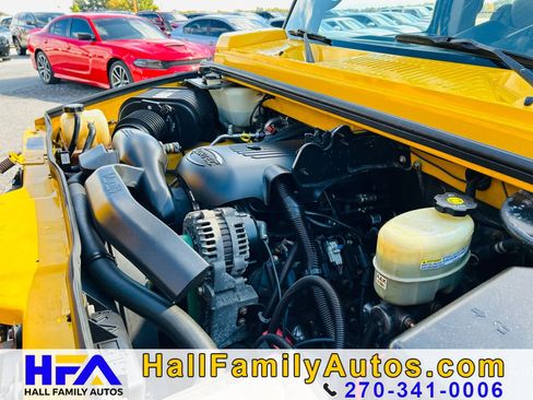 Used 2003 HUMMER H2 w/ Preferred Equipment Group image 37