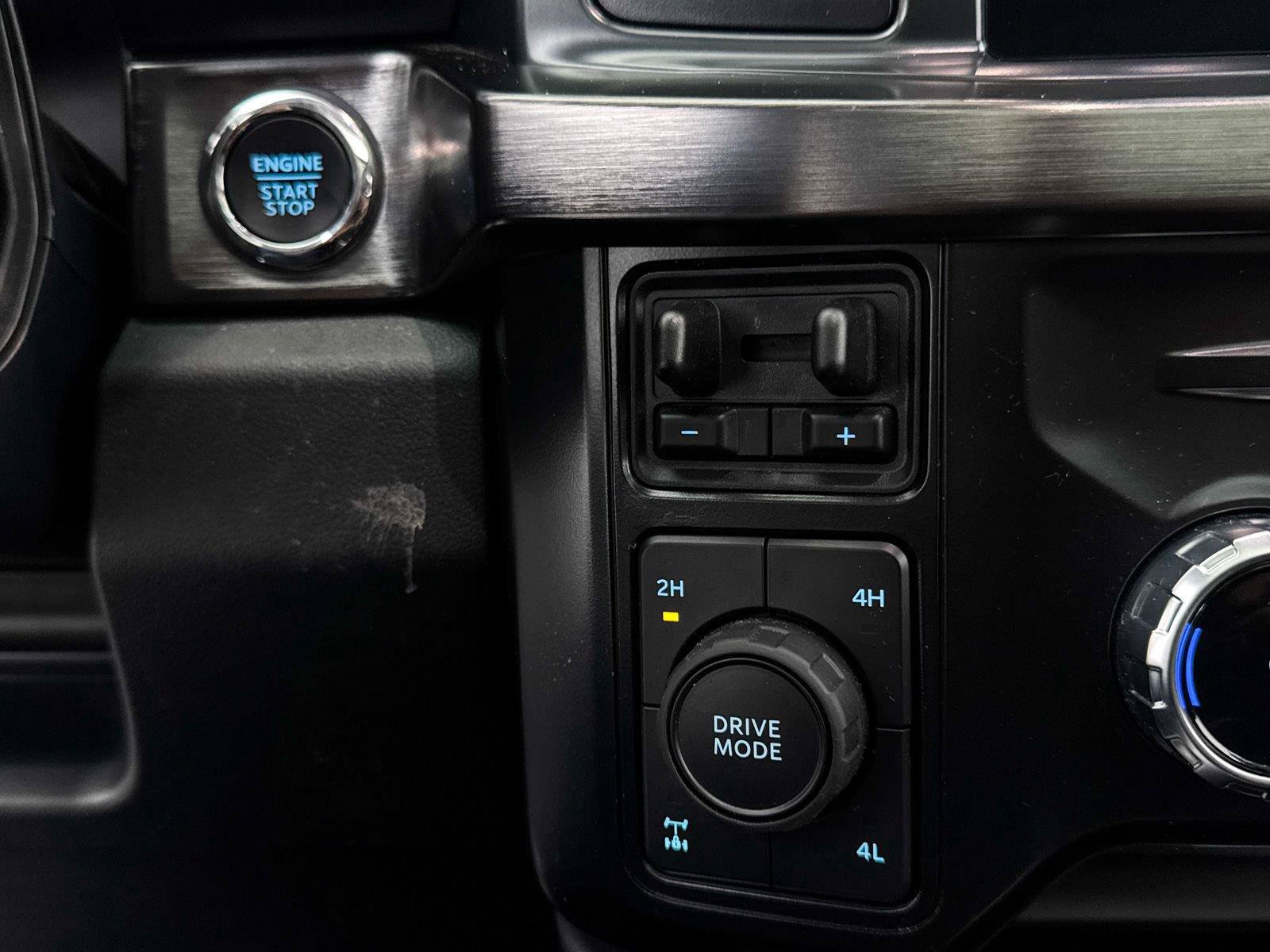Used 2024 Ford F250 Lariat AWD/4WD image 21