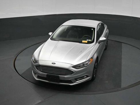 Used 2018 Ford Fusion SE w/ Equipment Group 201A FWD image 12