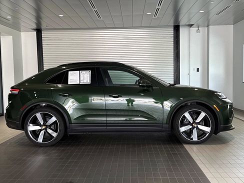 Certified 2024 Porsche Macan 4 Electric AWD/4WD image 8
